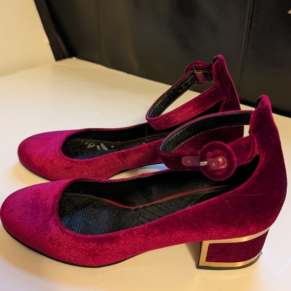 Brian Atwood Velvet Mary Jane shoes size 7.5 in VGUC - Picture 4 of 9